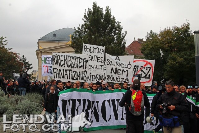 Szurkoloi_demonstracio_20141026_08
