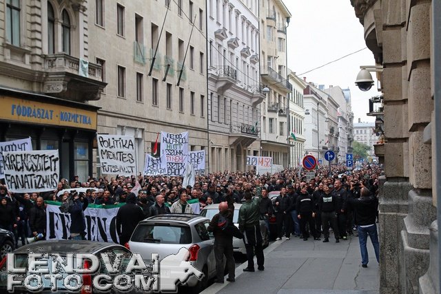 Szurkoloi_demonstracio_20141026_23
