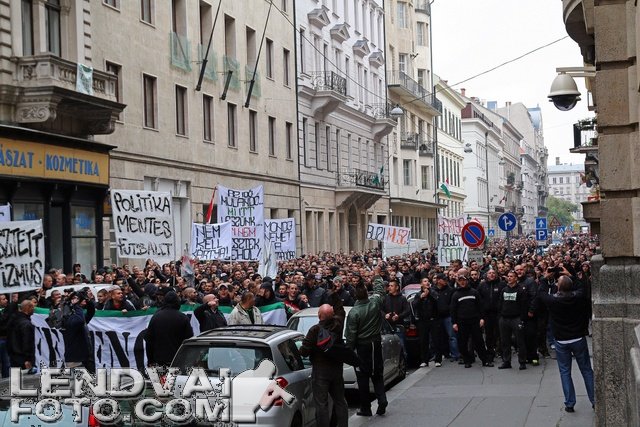 Szurkoloi_demonstracio_20141026_24