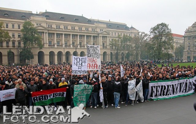 Szurkoloi_demonstracio_20141026_41