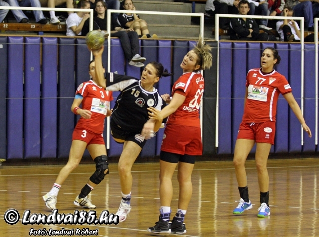 Hunnia-DVSC_21-36_20091024_08